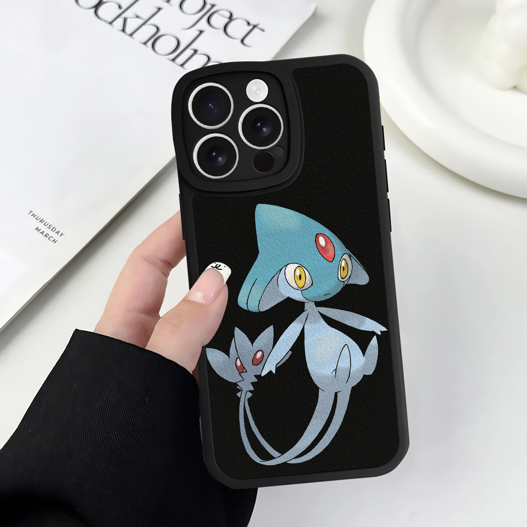 （画像用） ポケットモンスター Pokémon 【iPhone 16シリーズ対応】シリコンスマホケース（レザー調） 材質：シリコン